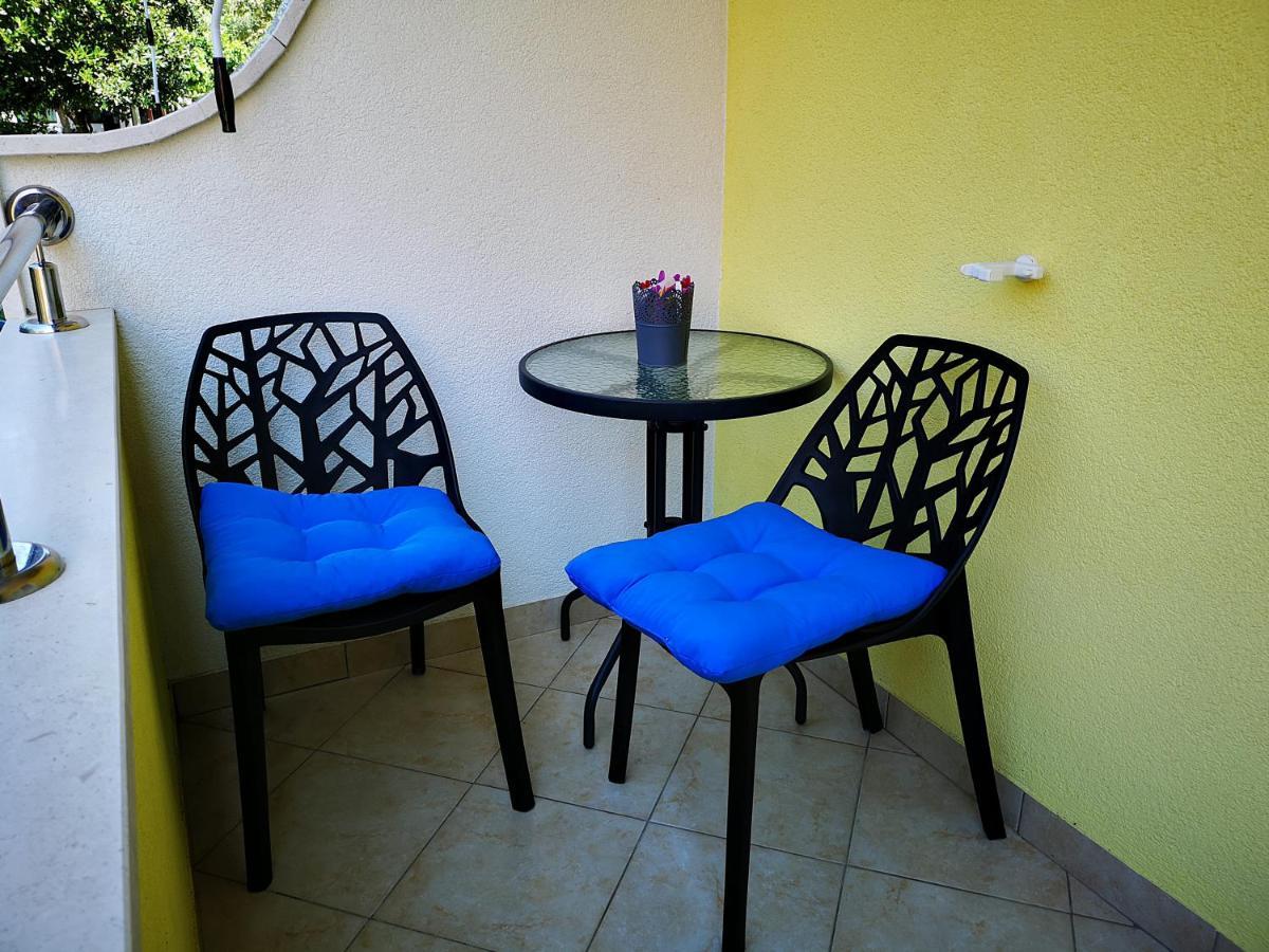 Deluxe Apartment F & M Tučepi Esterno foto