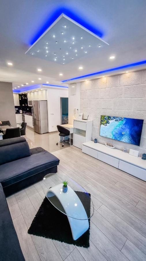 Deluxe Apartment F & M Tučepi Esterno foto