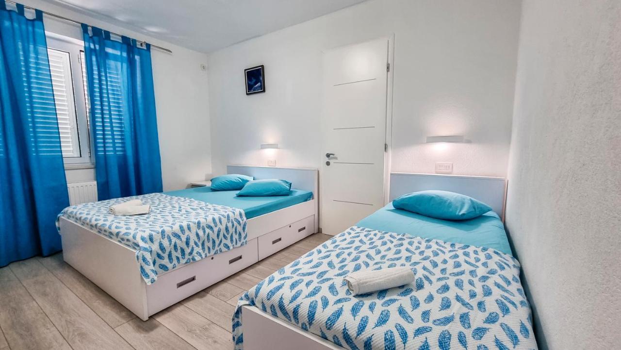 Deluxe Apartment F & M Tučepi Esterno foto