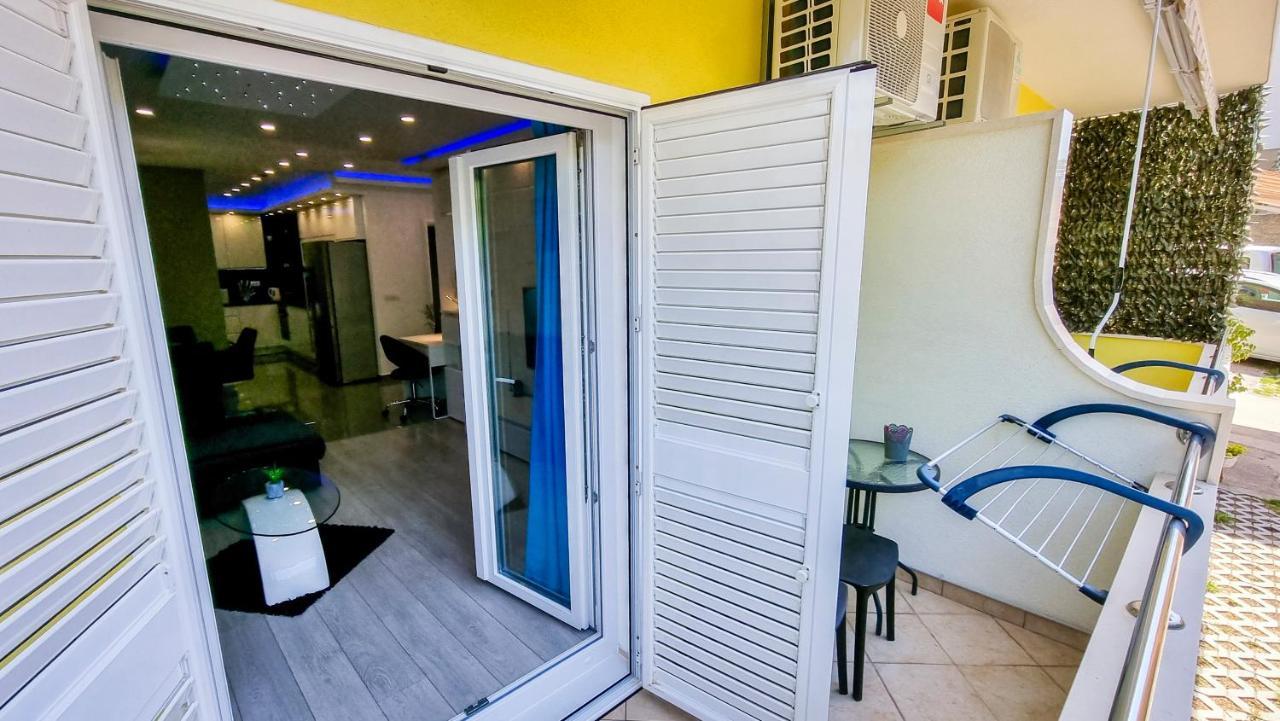 Deluxe Apartment F & M Tučepi Esterno foto