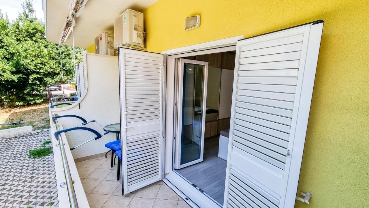 Deluxe Apartment F & M Tučepi Esterno foto