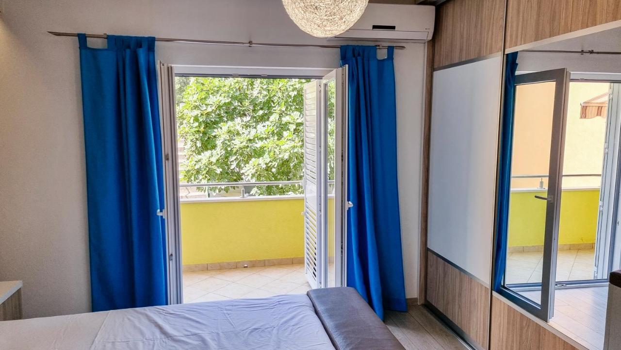 Deluxe Apartment F & M Tučepi Esterno foto
