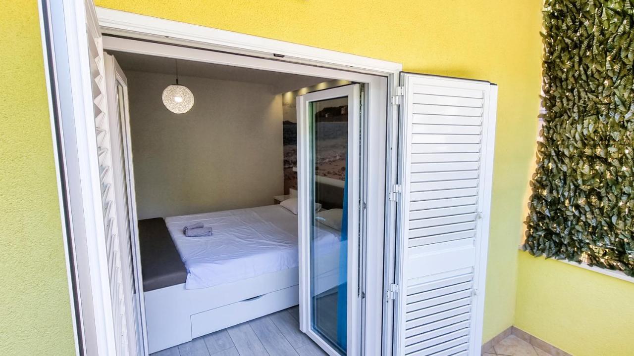 Deluxe Apartment F & M Tučepi Esterno foto