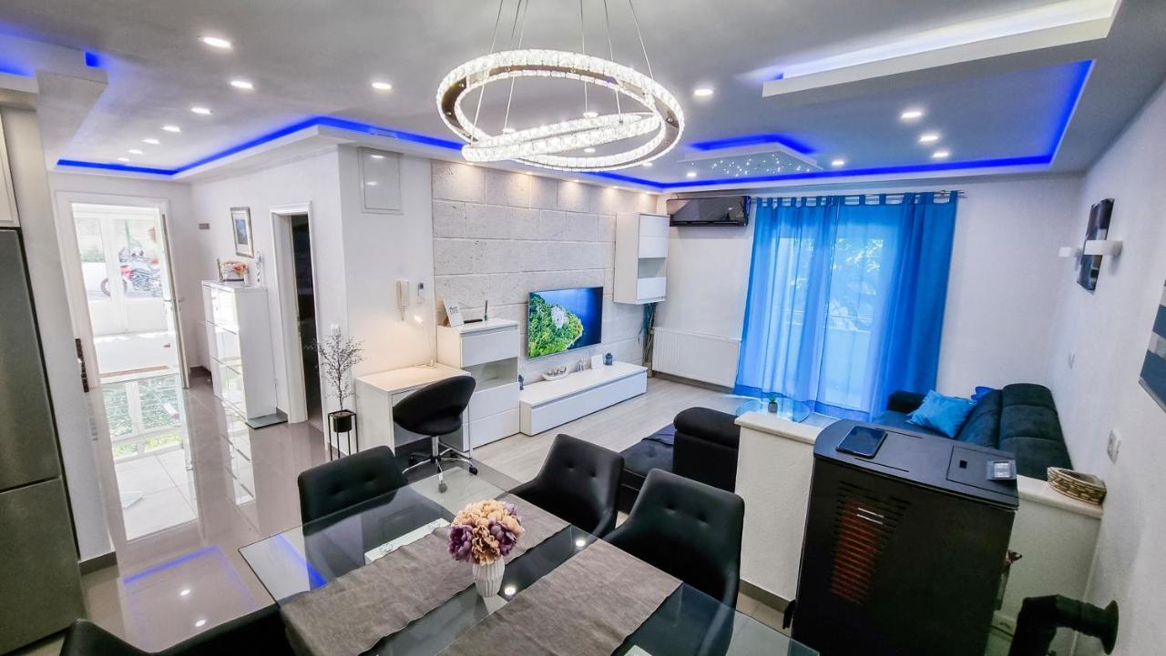 Deluxe Apartment F & M Tučepi Esterno foto