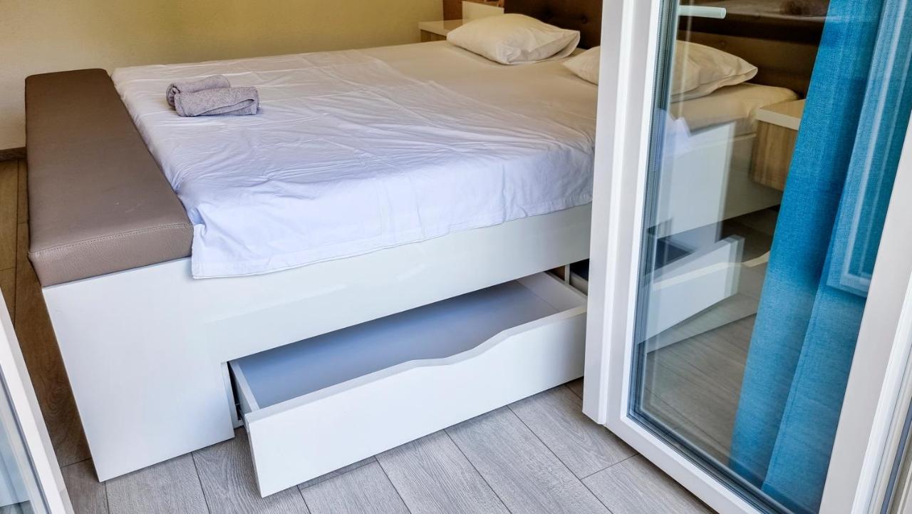 Deluxe Apartment F & M Tučepi Esterno foto