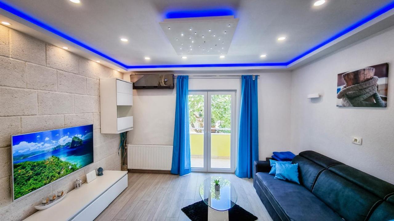 Deluxe Apartment F & M Tučepi Esterno foto