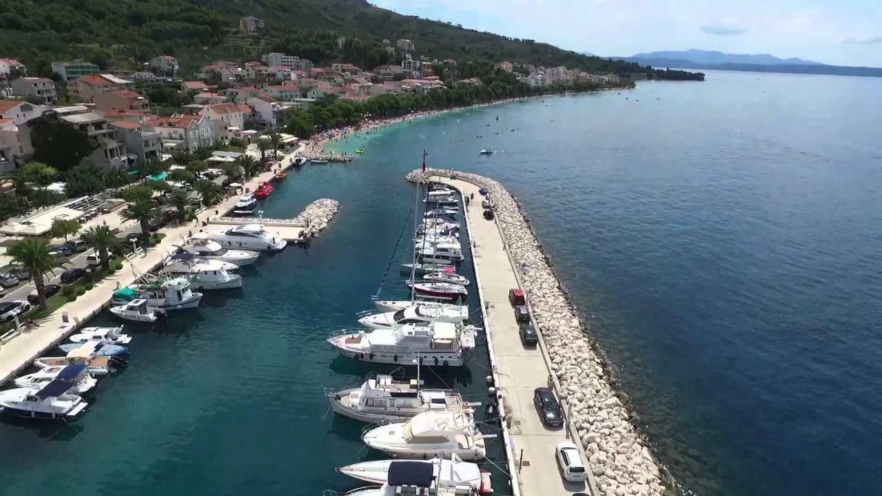 Deluxe Apartment F & M Tučepi Esterno foto