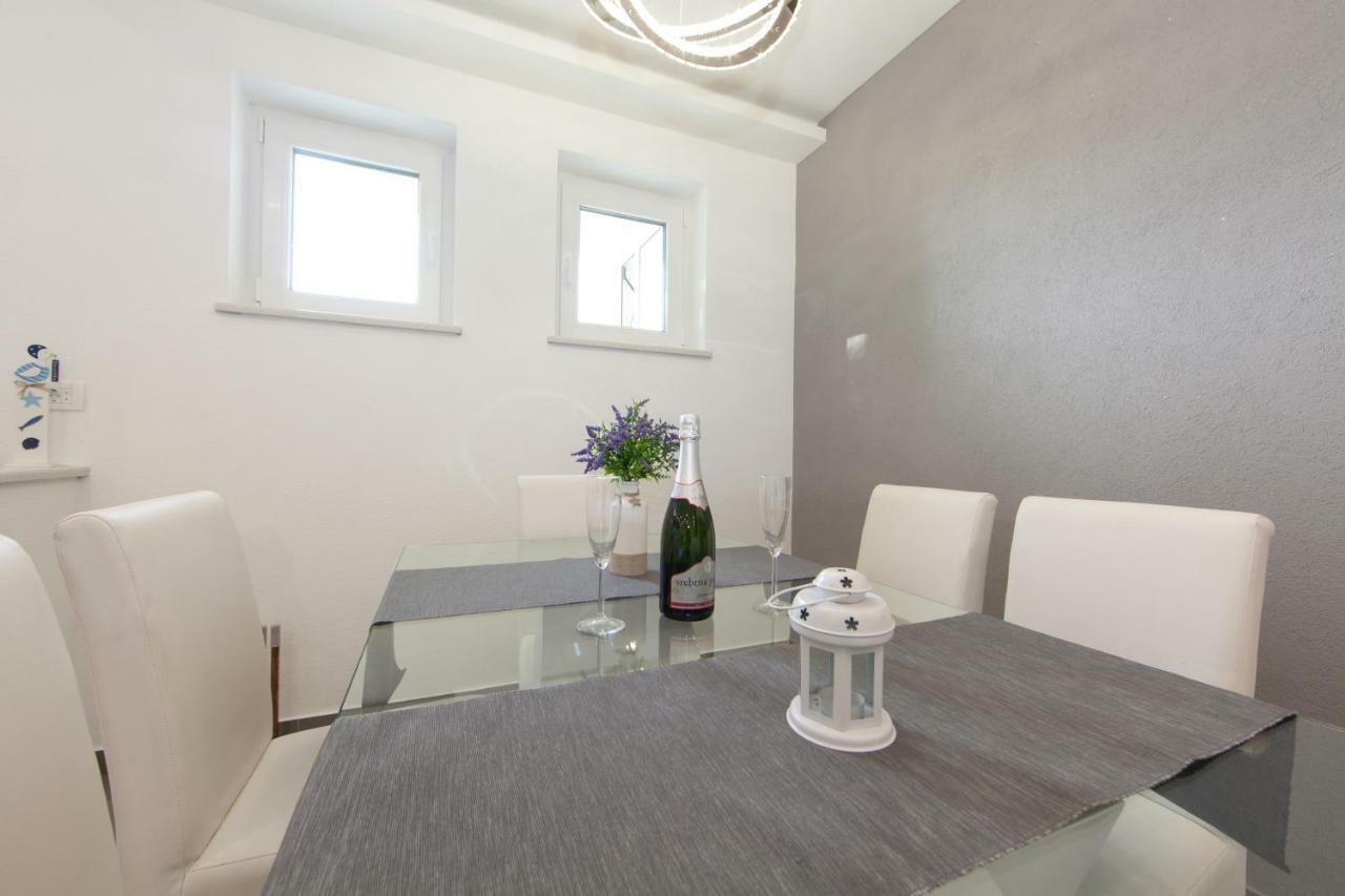 Deluxe Apartment F & M Tučepi Esterno foto